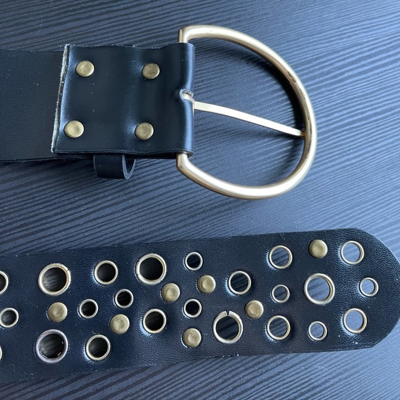 Nice golden fashion beltđź’› - Picture 4 of 8